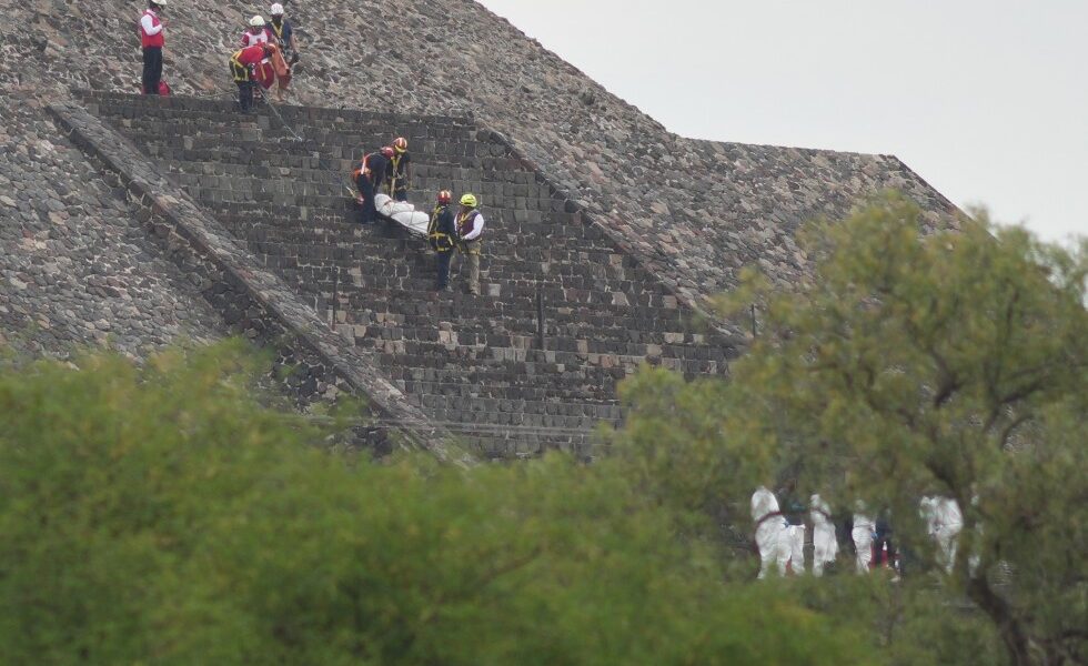 Gunman at pyramids north of Mexico City kills 1 Canadian tourist, injures several