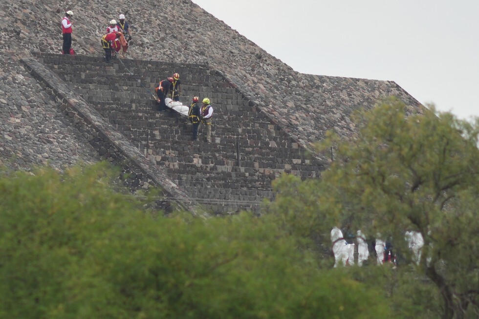 Gunman at pyramids north of Mexico City kills 1 Canadian tourist, injures several