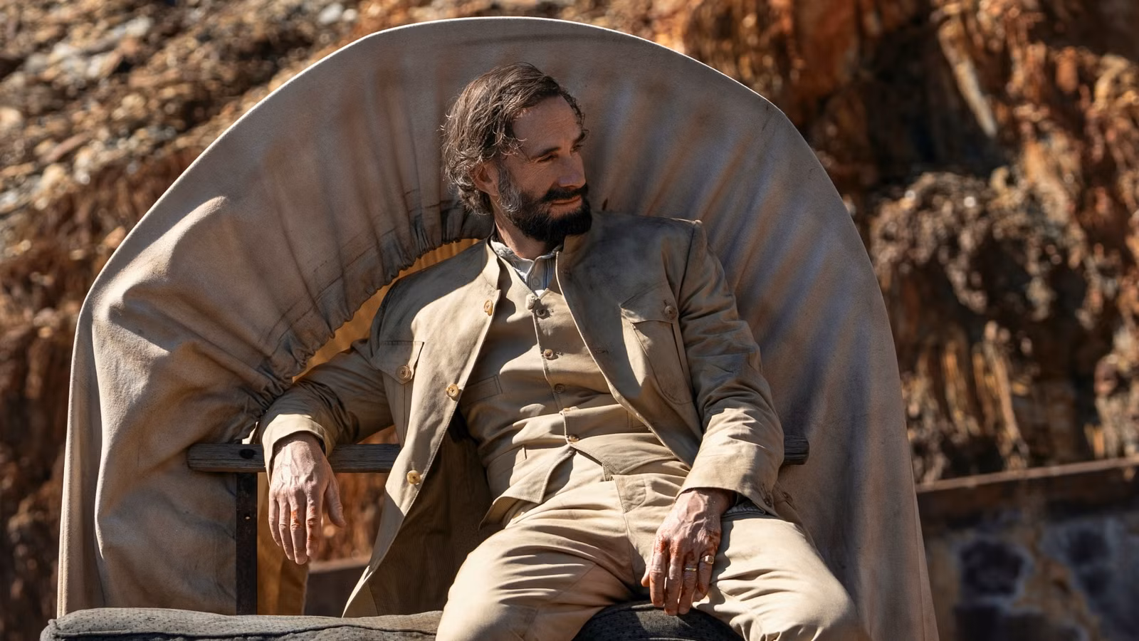 Joseph Fiennes as Silas Holmes riding on the back of a wagon in Young Sherlock