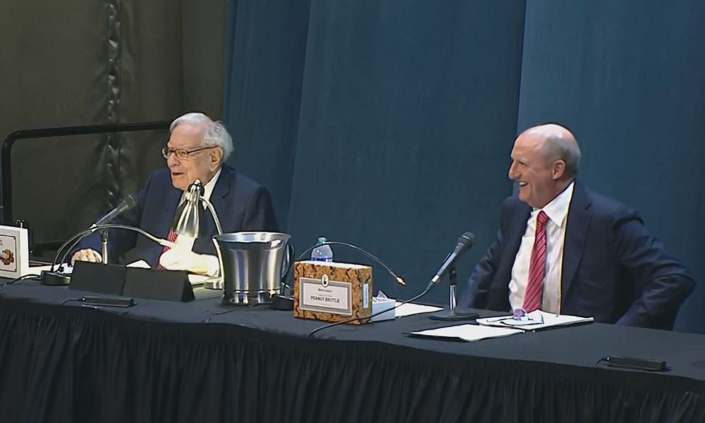 Berkshire Hathaway returns to airlines with $2.6 billion stake in Delta Air Lines