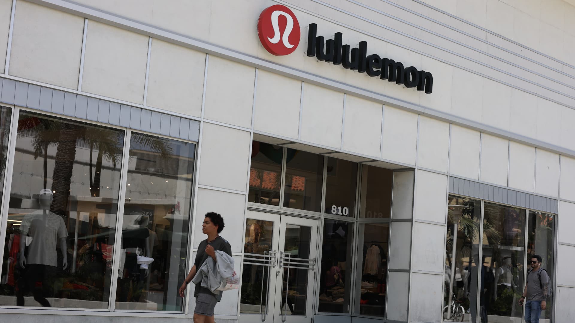 Lululemon settles proxy battle with founder Chip Wilson
