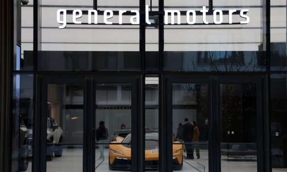 GM lays off 500-600 salaried IT workers to cut costs