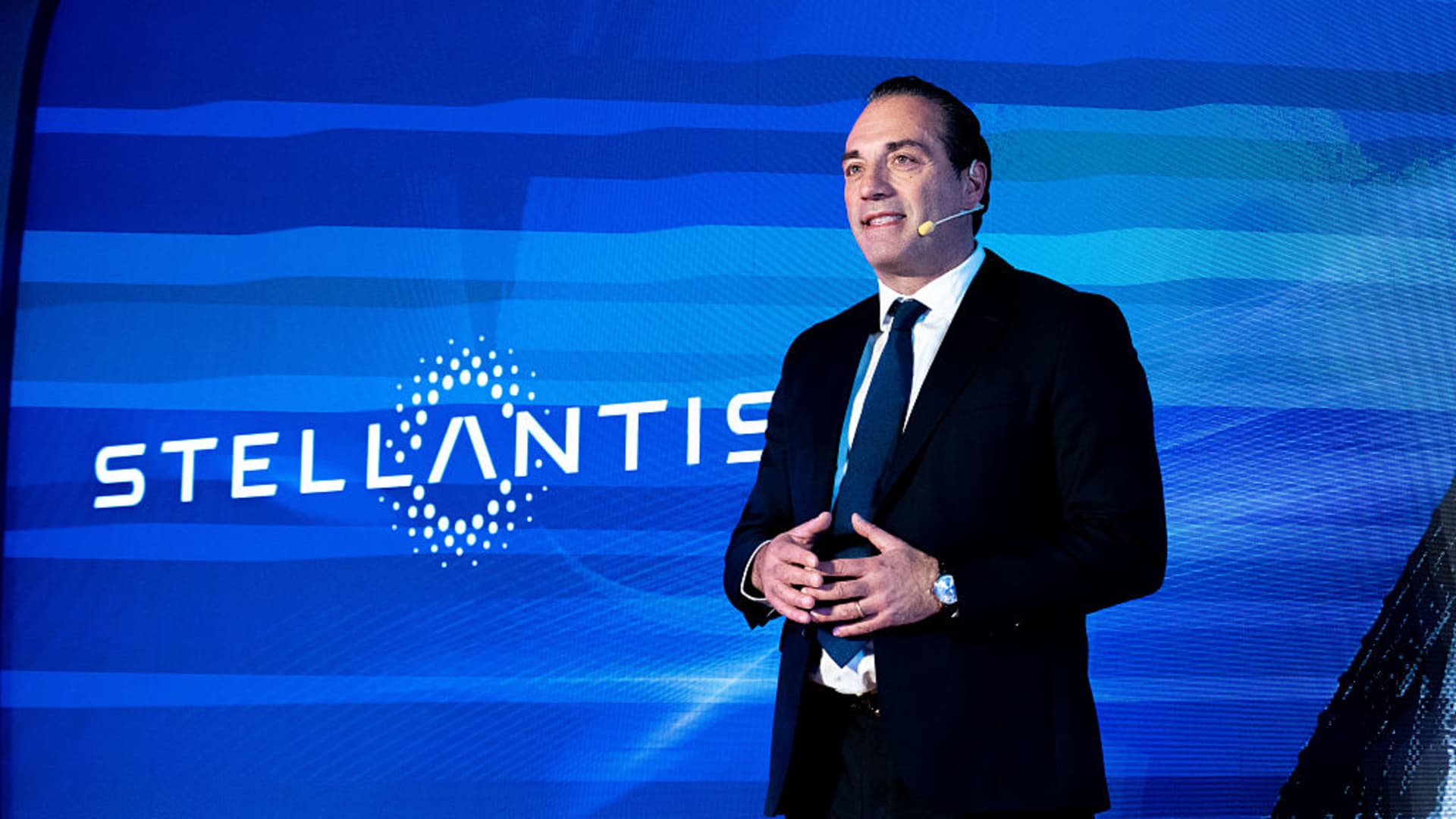 Stellantis unveils strategic plan, targets positive cash flow by 2028