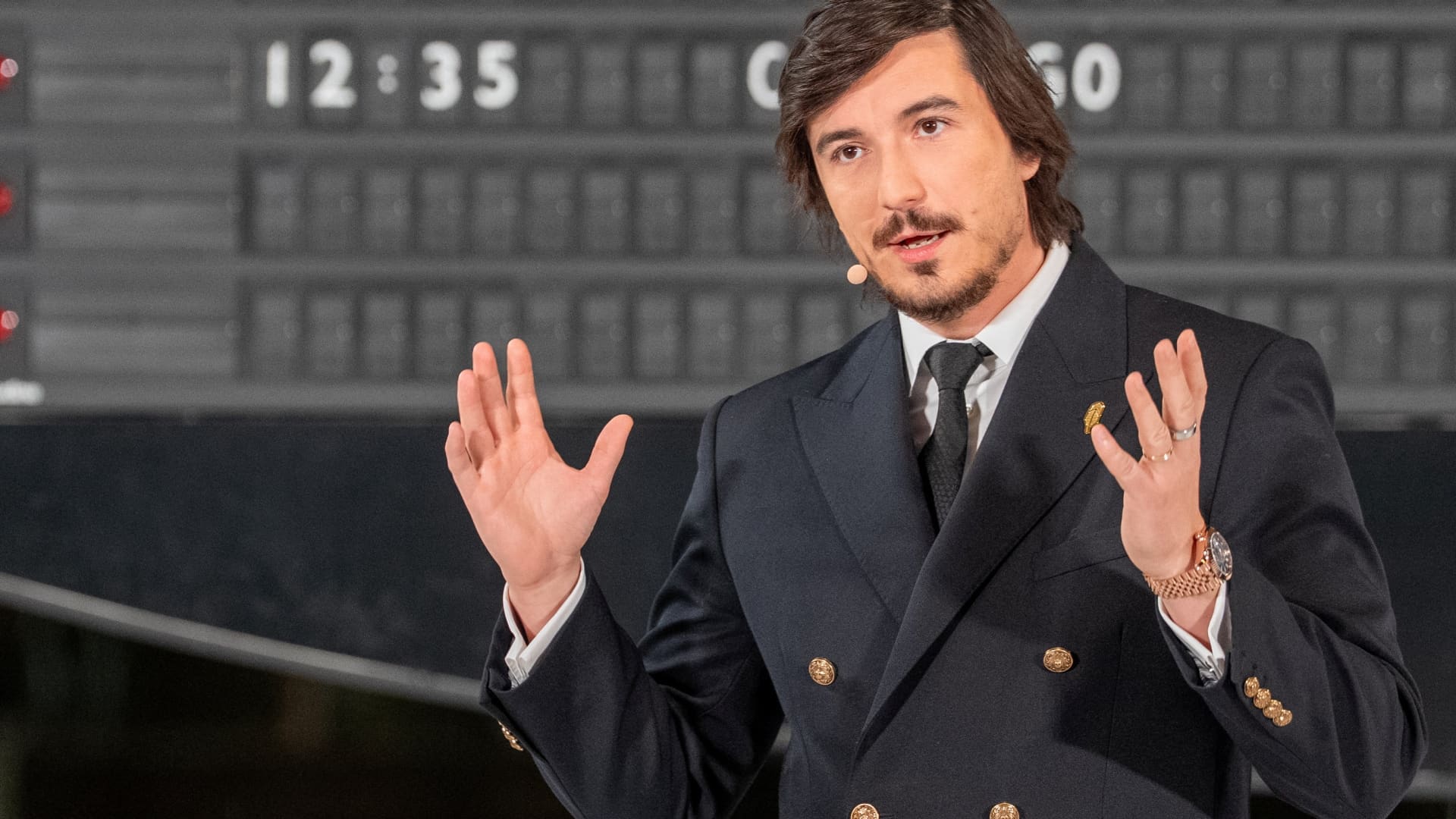 Your AI agent can now trade for you on Robinhood. And buy stuff with your credit card too