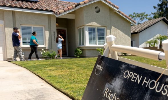 April home sales disappoint as higher mortgage rates weigh on buyers