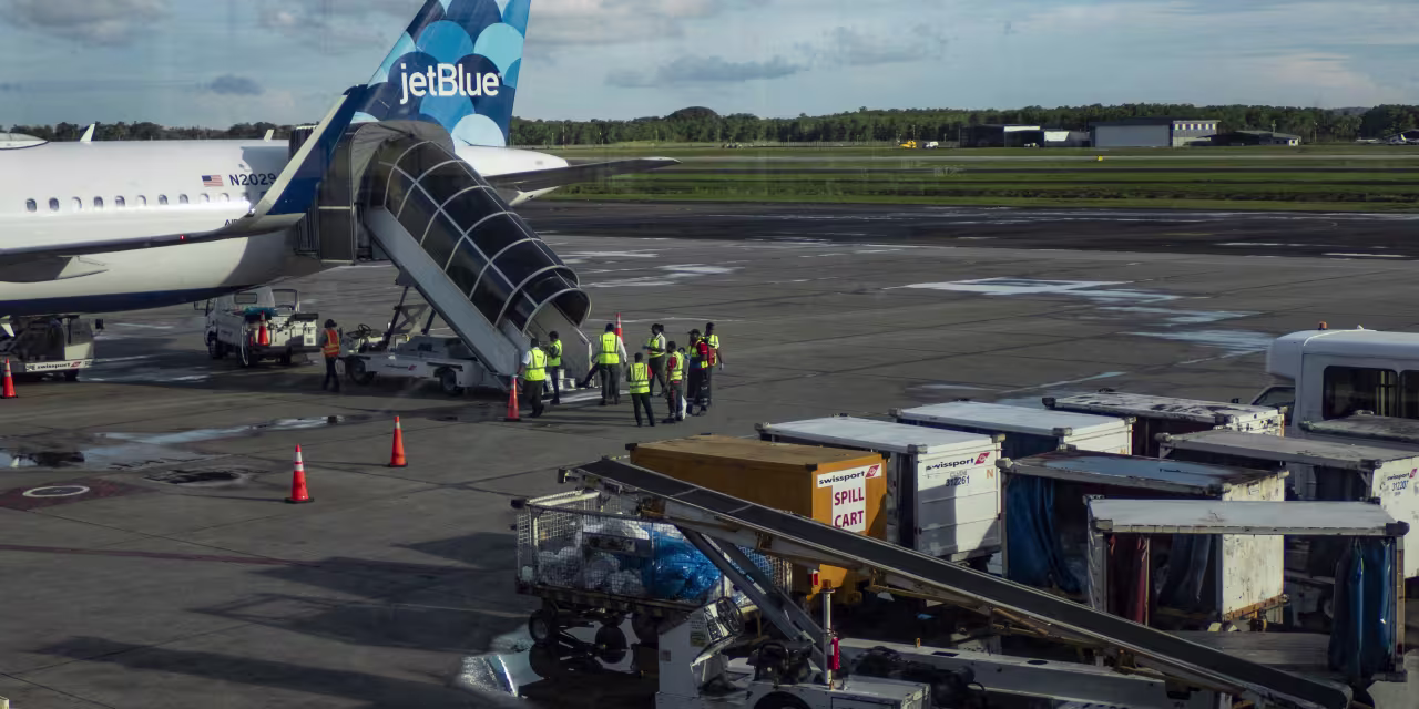 JetBlue Insiders Sell Stock as Spirit Airlines Goes Under