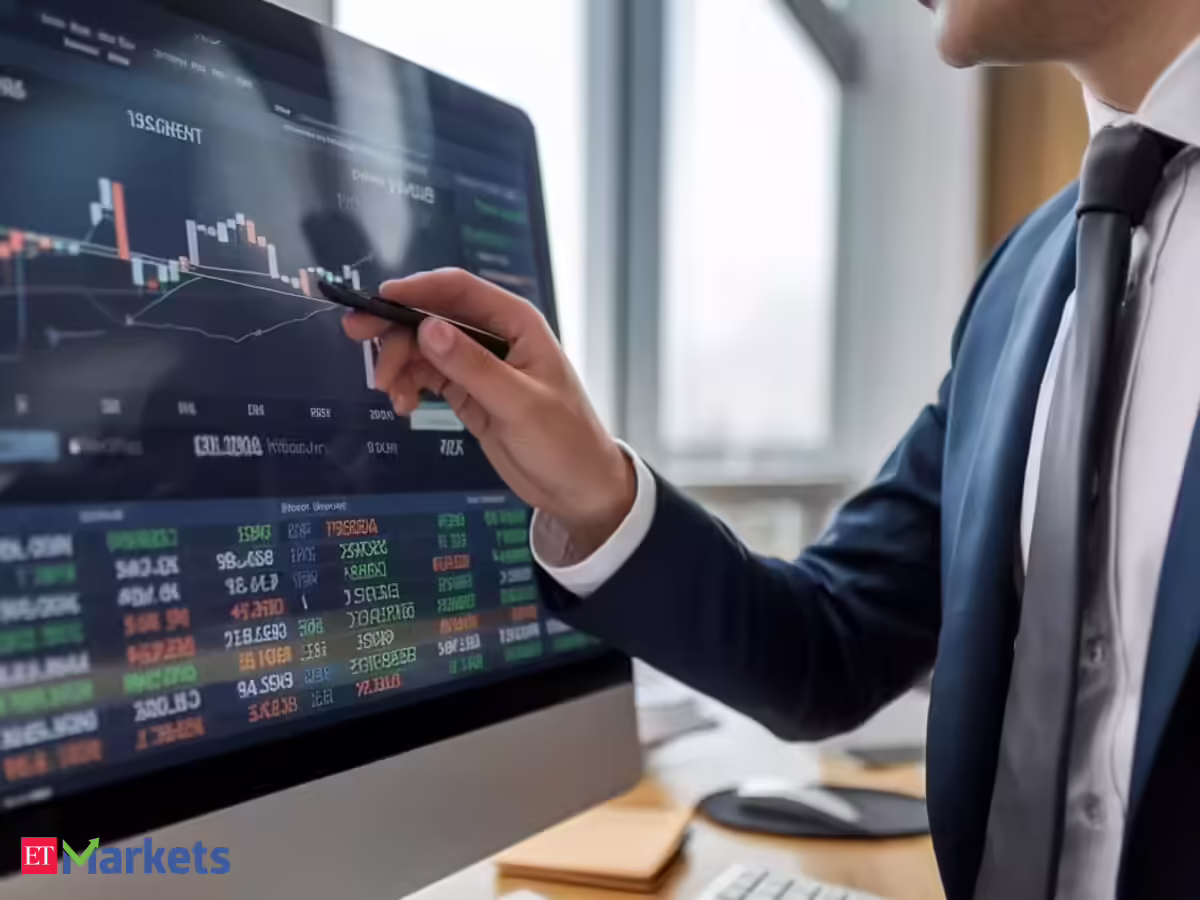 Reliance Industries, TCS, HDFC Bank among 10 companies with highest FII selling in Q4. Do you own any? - FII Selloff Deepens