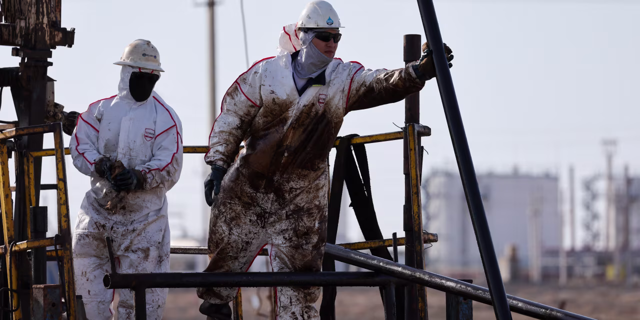 Oil Futures Settle Higher on Inventory Worries