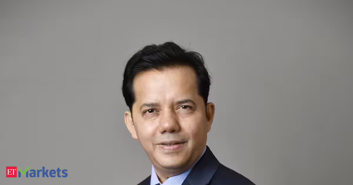 Markets at crossroads? Axis AMC’s Hitesh Zaveri on largecaps vs smallcaps, IT stocks, and portfolio de-risking