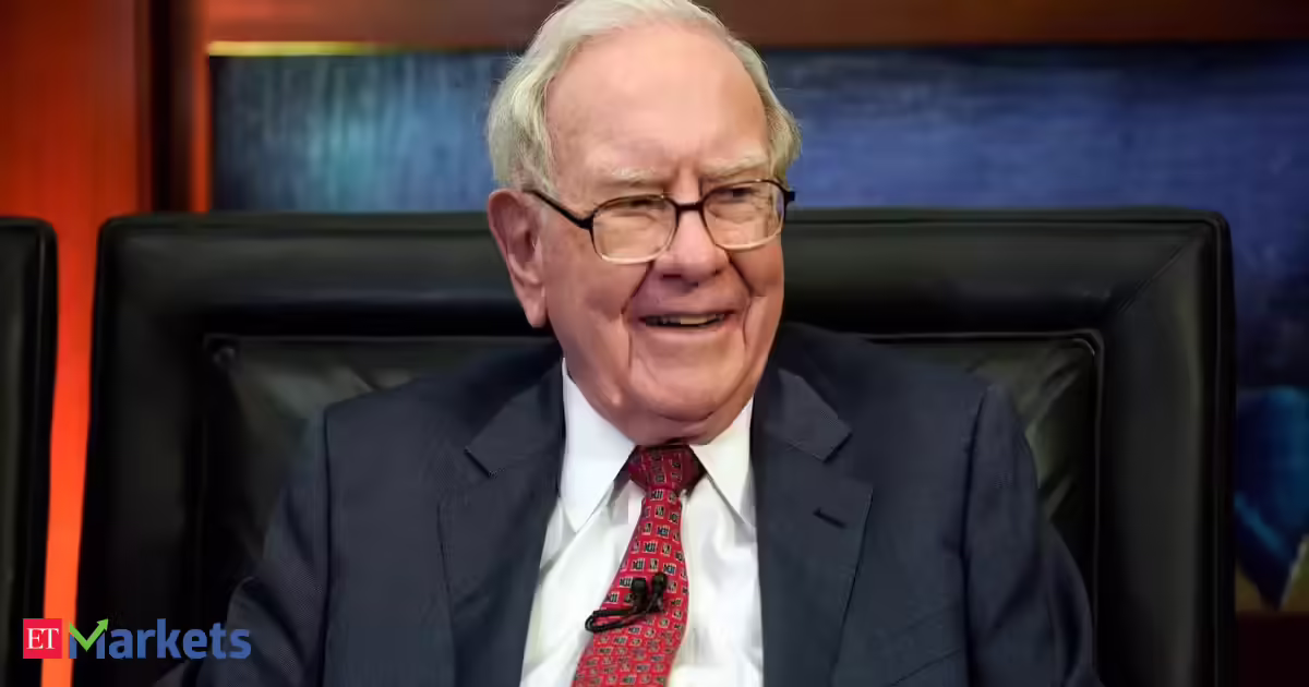Warren Buffett sits on $400 bn cash as Michael Burry warns of AI bubble. Is a massive market crash coming?