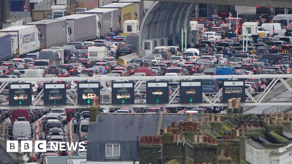 Prepare for half term queues at Dover due to EU border process, port says