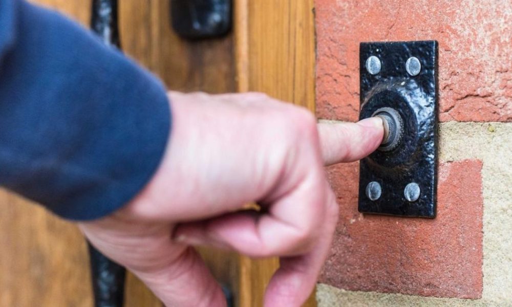 Police and officials urge civil action against rogue trader