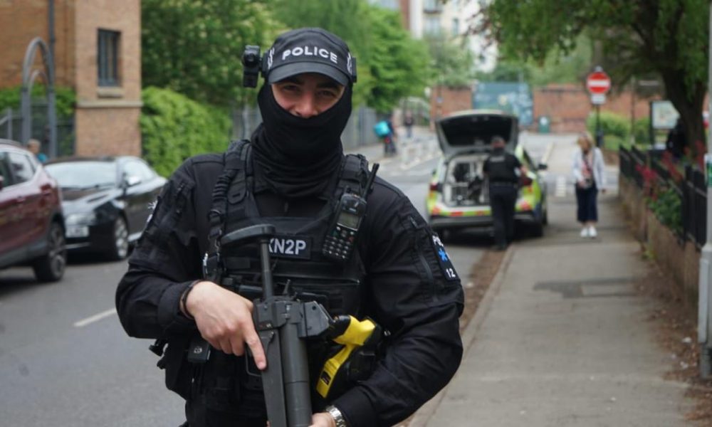 Armed police swoop in Rosemary Court - man arrested