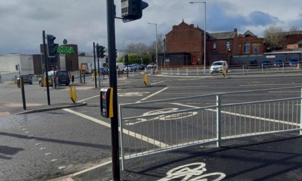 'No direct reports' about knifeman on Blackburn Road, Bolton