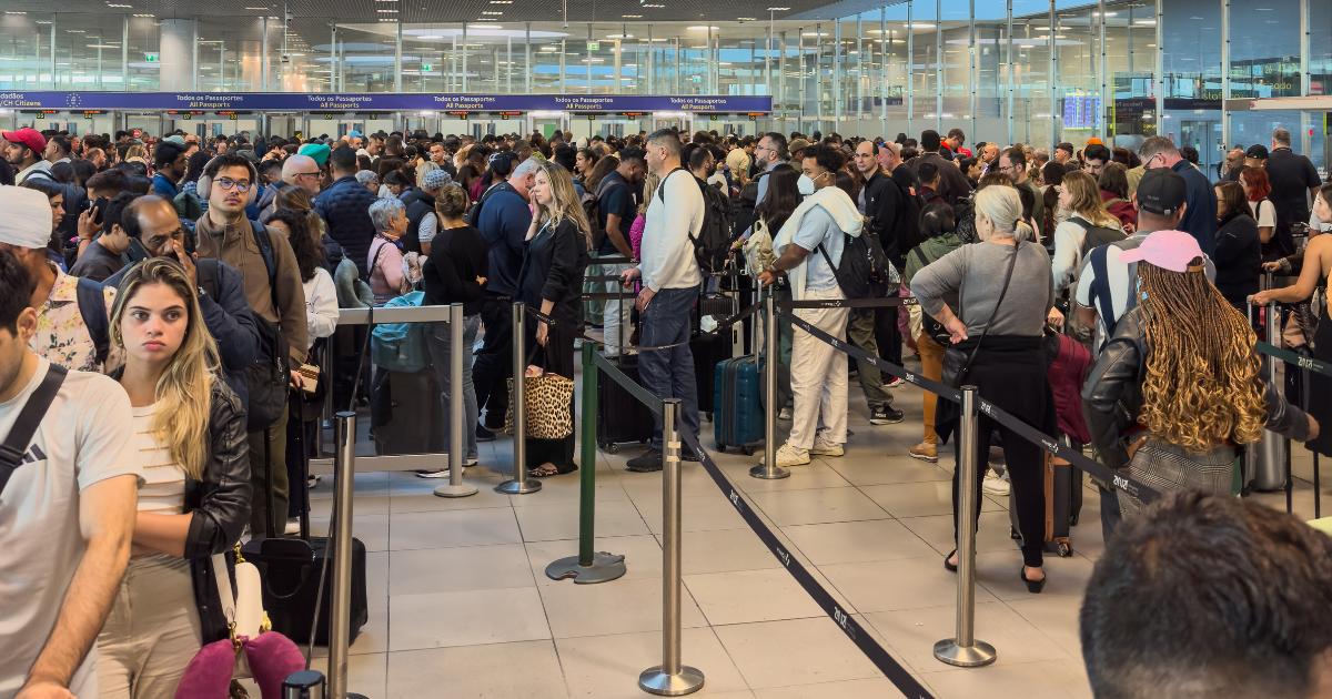 Brits warned of 6-hour wait at holiday hotspot due to EES