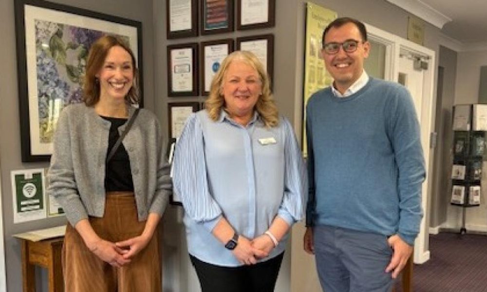 Tom Gordon praises facilities during visit to Thistle Hill