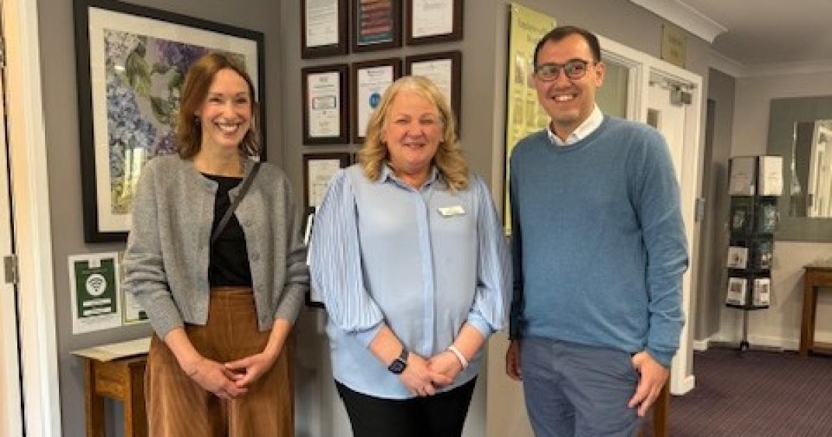 Tom Gordon praises facilities during visit to Thistle Hill