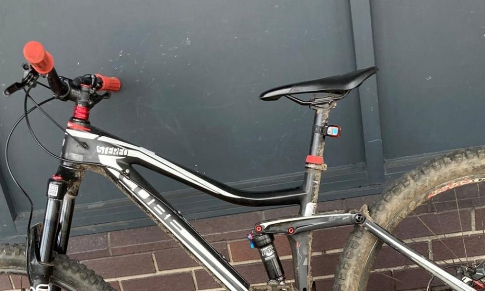Mountain bike stolen from banks of Rawcliffe Lake - police