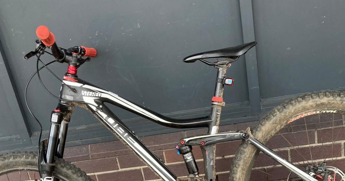 Mountain bike stolen from banks of Rawcliffe Lake - police
