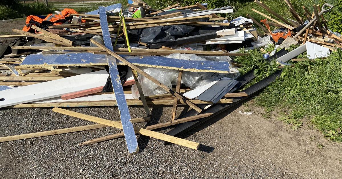 Asbestos in waste fly-tipped near York to Selby path