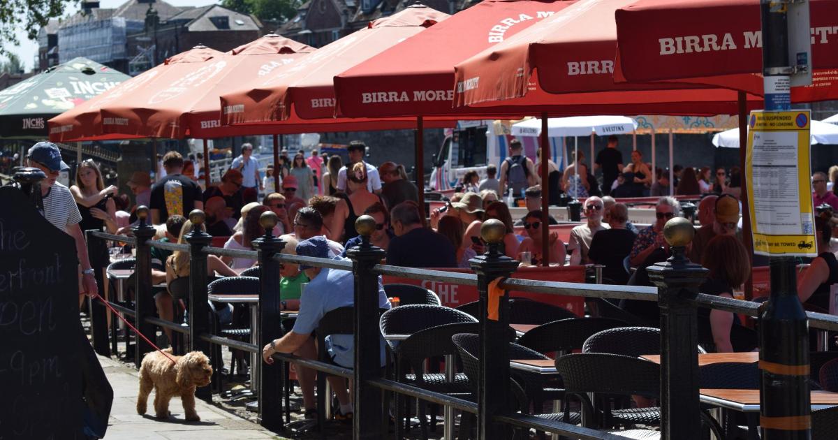Crowds find riverside shade in York as temperatures soar