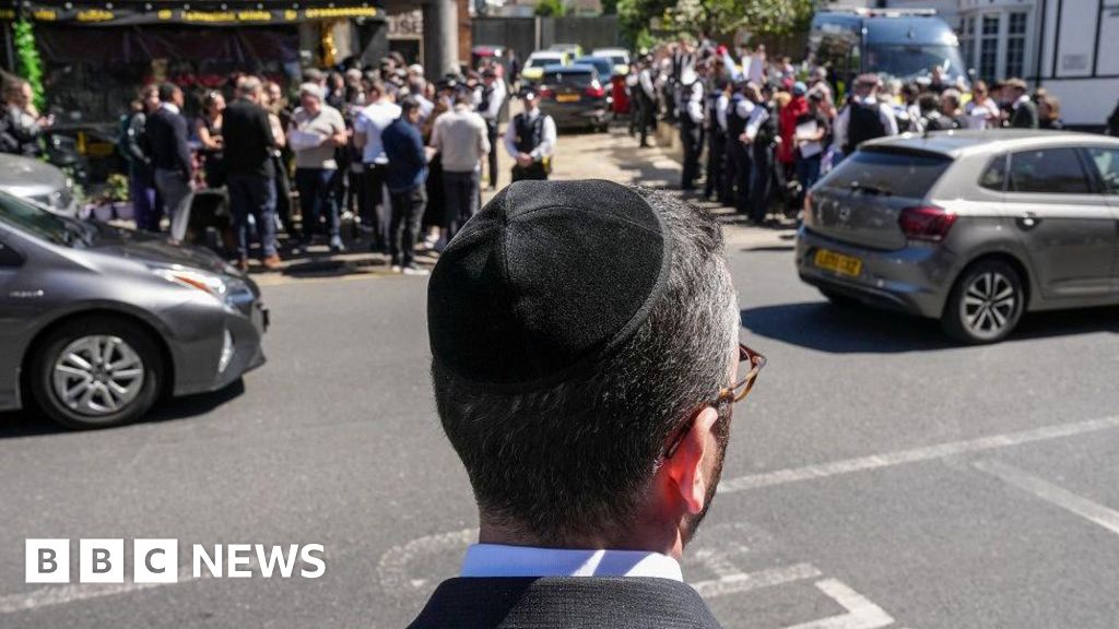 Jews observe first Shabbat after Golders Green attack