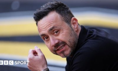 Tottenham boss Roberto de Zerbi reacts on the touchline during a Premier League match against Wolves at Molineux