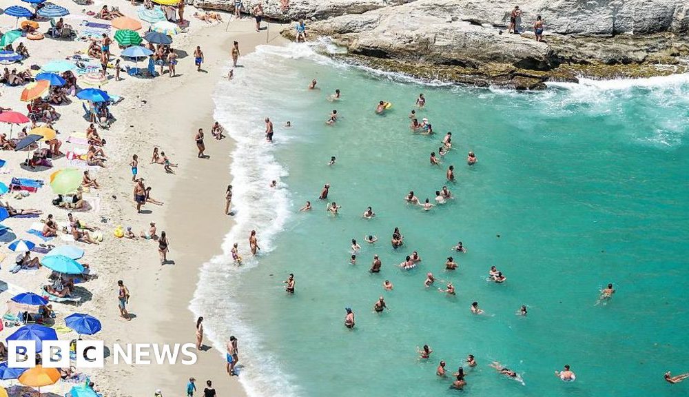Tui sees 10% fall in revenue from UK customers booking summer holidays