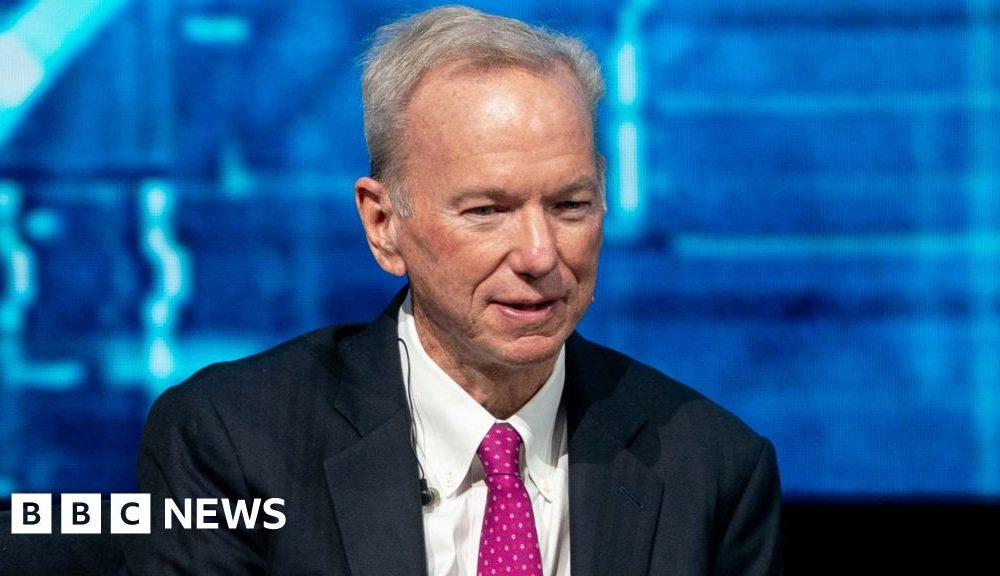 Former Google CEO Eric Schmidt booed by graduates at mention of AI