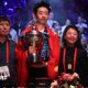 Wu Yize with his parents