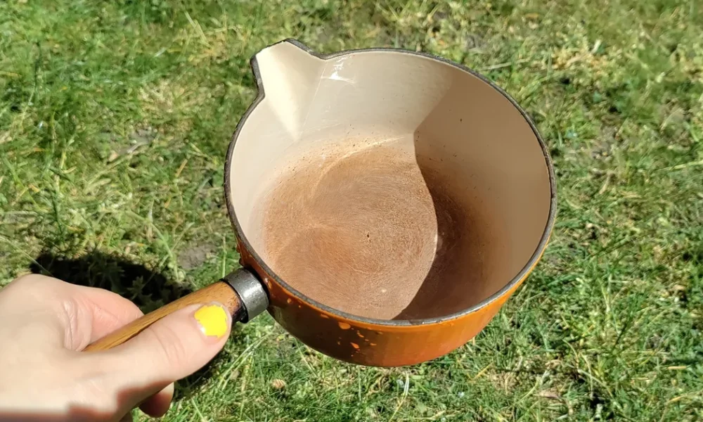 UK Gardeners Advised To Place Pan Of Water On Their Lawn