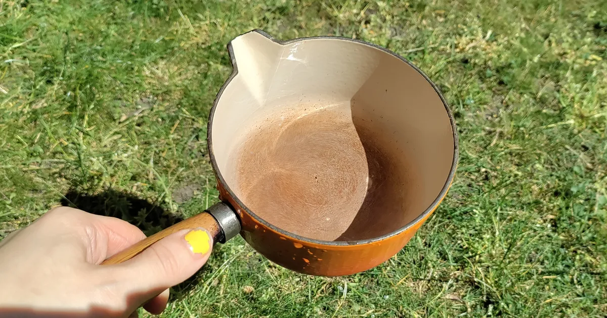 UK Gardeners Advised To Place Pan Of Water On Their Lawn