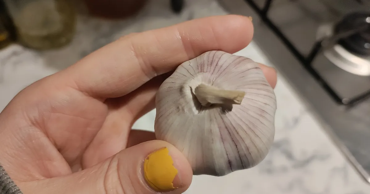 Why White Or Purple Garlic Could Make Or Break Your Meal
