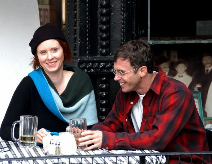 Cynthia Nixon and David Eigenberg pictured on the set of Sex And The City in 2003