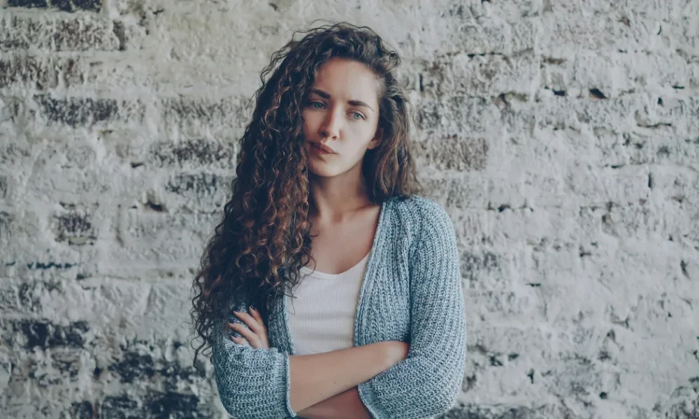 Body Language Experts Explain What The Most Commonly Misunderstood Sign Really Means