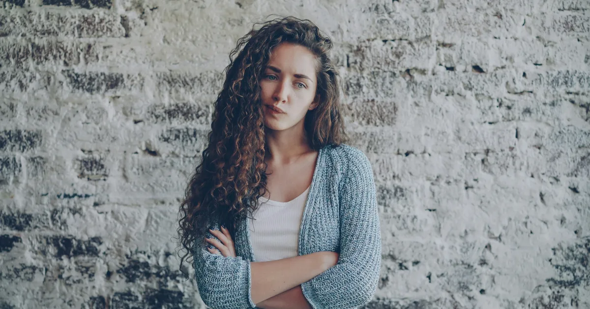 Body Language Experts Explain What The Most Commonly Misunderstood Sign Really Means