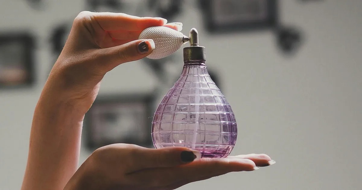 3 Reasons Not To Wear Perfume Outside This Summer