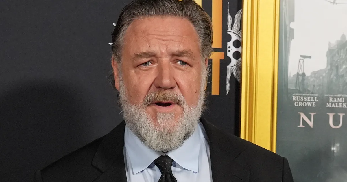 Russell Crowe Slams 'Clickbait' Reports About Paris Hotel Incident