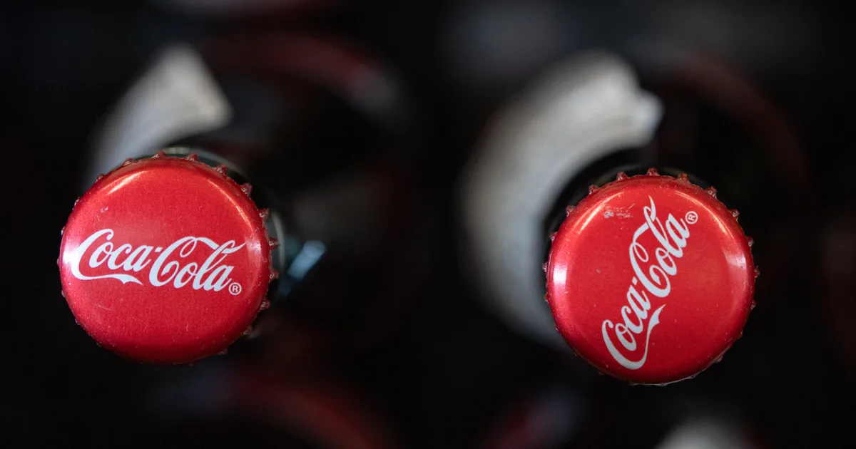 Experts Explain Why Cola Tastes Better In A Glass Bottle