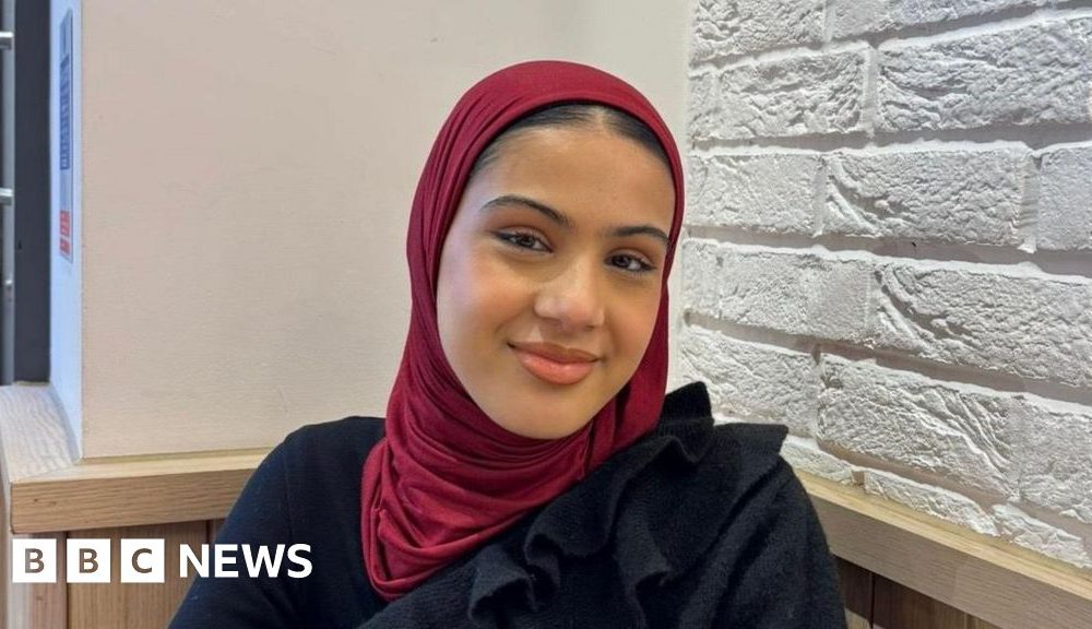 'I've applied for more than 400 roles' - how young people are facing the job shortage