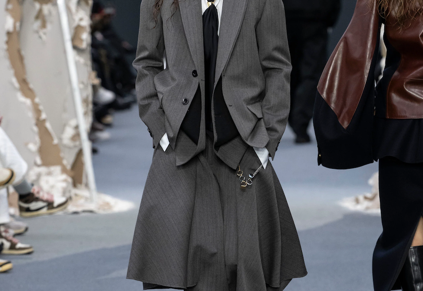 89 Janet Jackson Wore A Gray Tailored Sacai Suit With Mixed Fabric Detailing To The Grammy Hall Of Fame GalaJanet Jackson Wore A Gray Tailored Sacai Suit With Mixed Fabric Detailing To The Grammy Hall Of Fame Gala