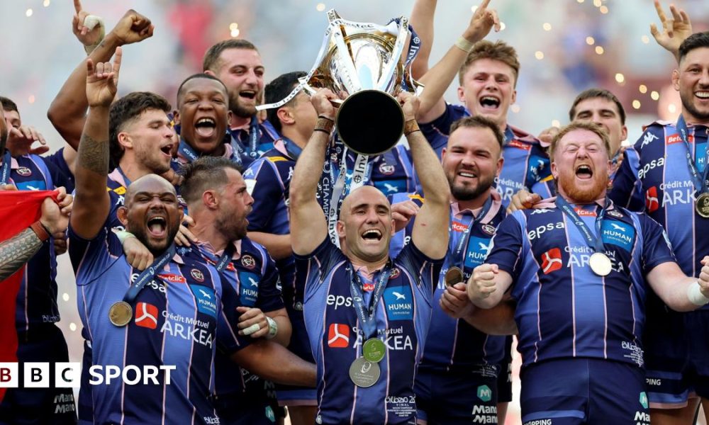 Maxime Lucu lifts the Investec Champions Cup trophy