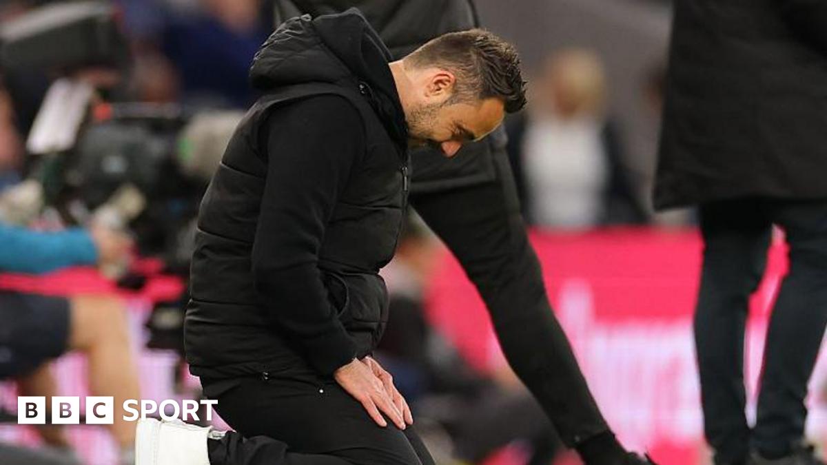 Roberto De Zerbi slumps to his knees during Tottenham Hotspur's draw at home to Leeds United.