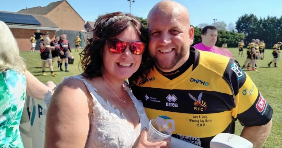 Rugby-loving bride cheers husband on in wedding dress | News Weird