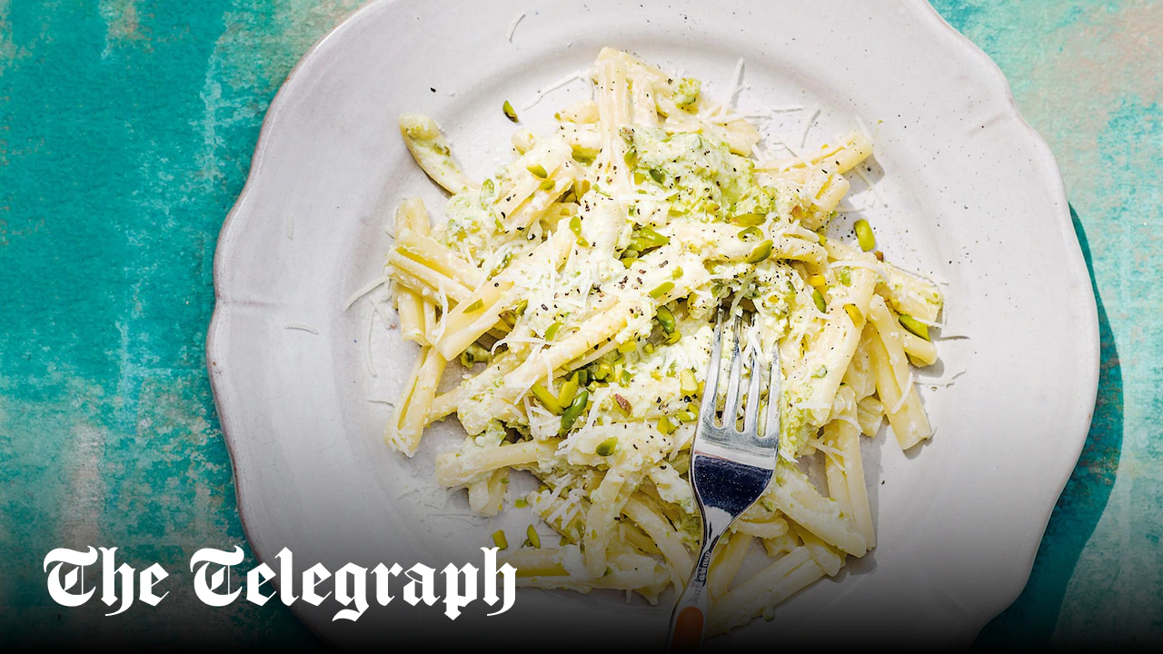 Pasta with pistachio and ricotta pesto recipe