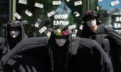 Protesters outside office of Federated Hermes