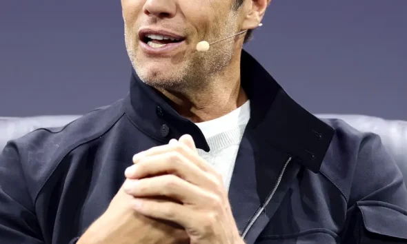 GettyImages-2274807936-Tom-Brady-Calls-Out-Kevin-Hart-for-Cheating-on-Wife-Eniko.jpg