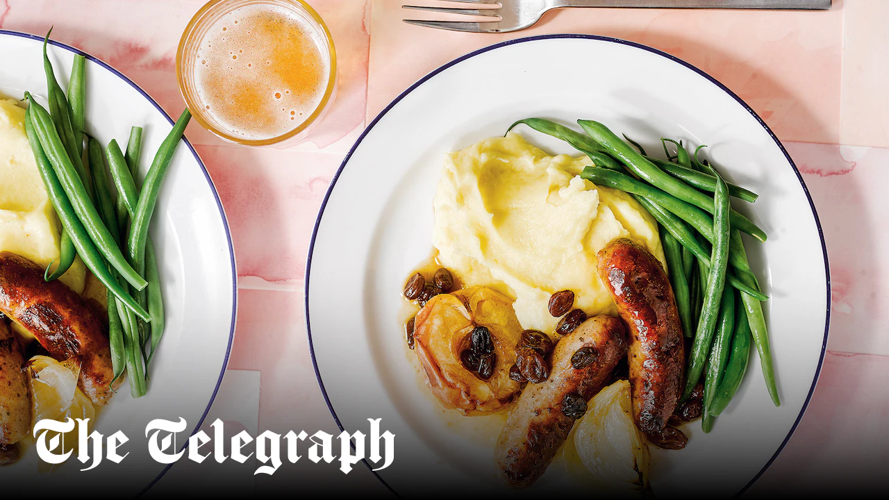Baked sausages with apples and onions, and cheddar mash recipe