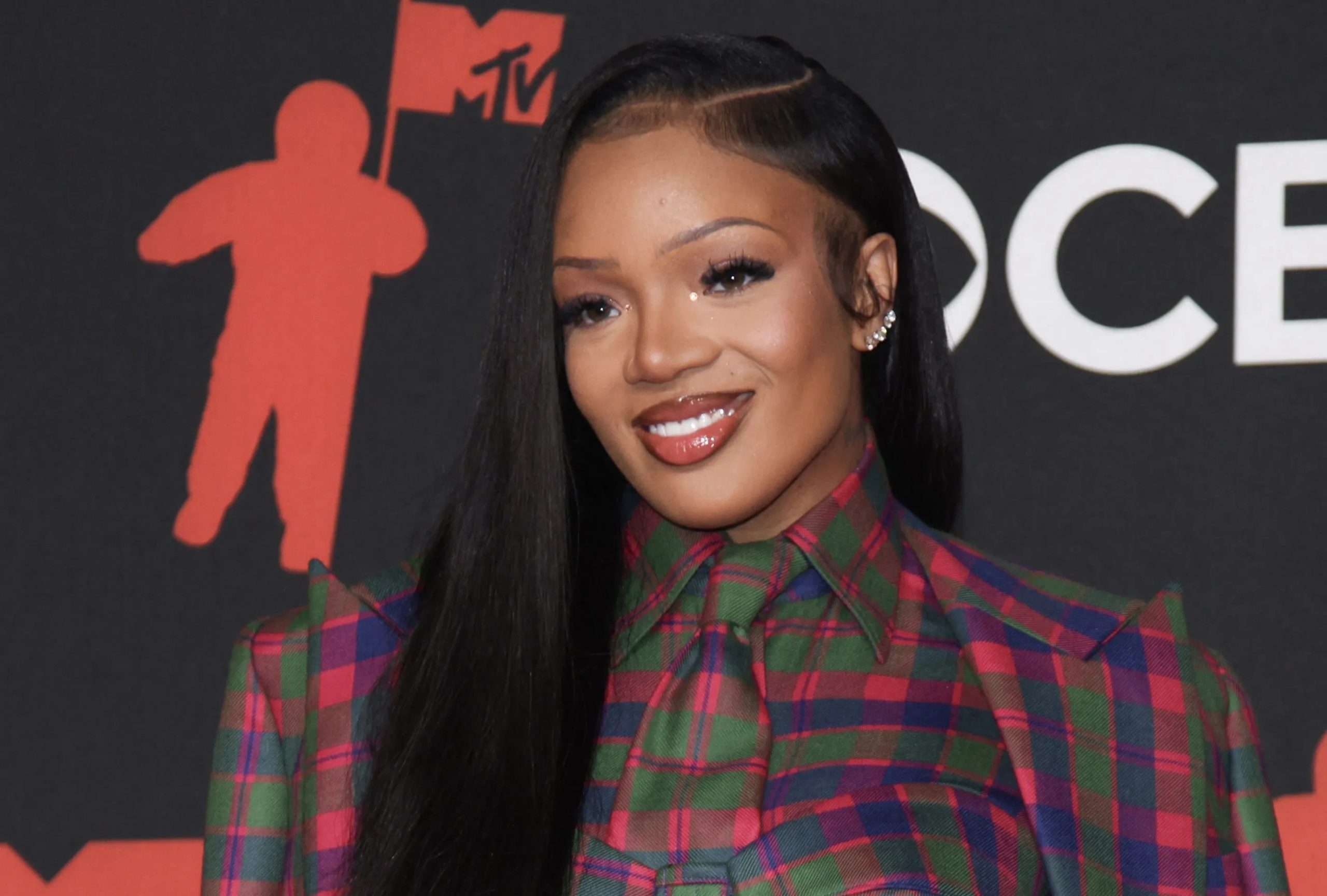Sister Love! Victoria “BroRilla” Woods Checks Critics Who Try To Downplay GloRilla’s Looks While Crediting Her For Putting Memphis On The Map (VIDEO
