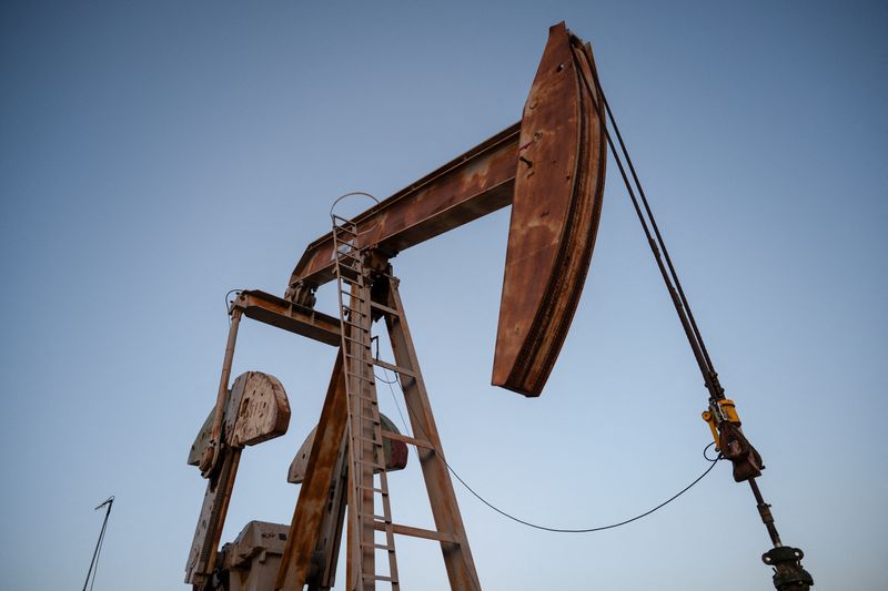 Oil falls after Trump says US would help free ships stranded in Strait of Hormuz